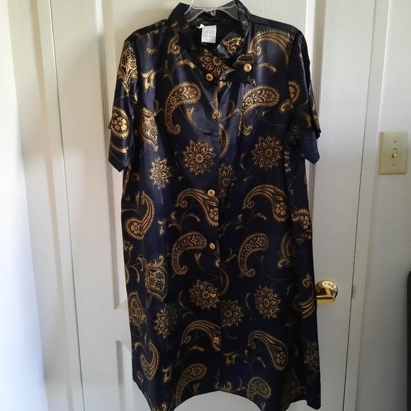 Vintage Satin Oriental Style Robe - Picture 1 of 10